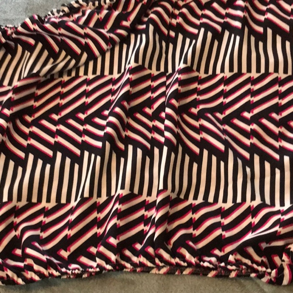 New small Express top black and pink